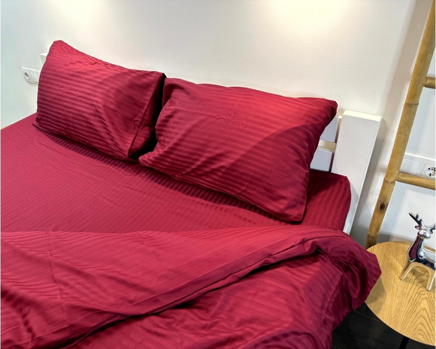 Постельное белье LARA d13225e160 red сатин-страйп LUX с простынью на резинке 160х200х25 евро