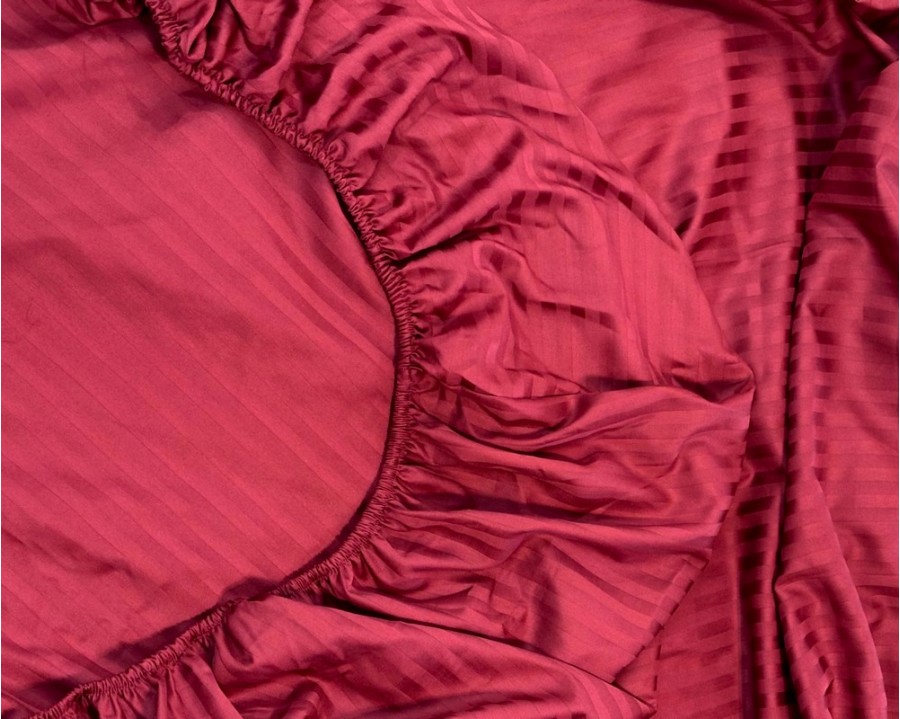 Постельное белье LARA d13225e160 red сатин-страйп LUX с простынью на резинке 160х200х25 евро