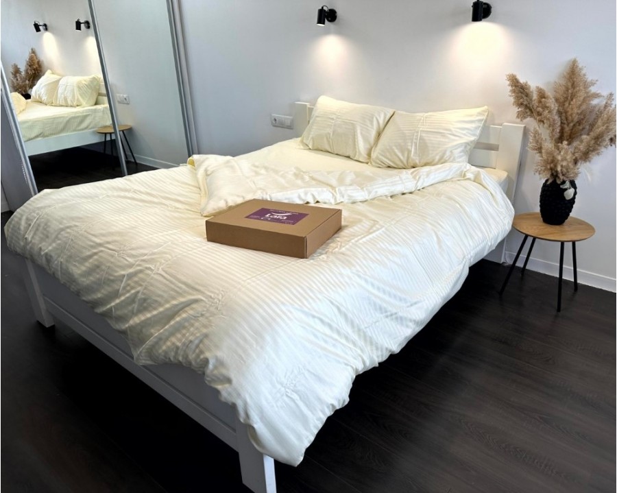 Постельное белье LARA d13176e160 beige сатин-страйп LUX с простынью на резинке 160х200х25 евро