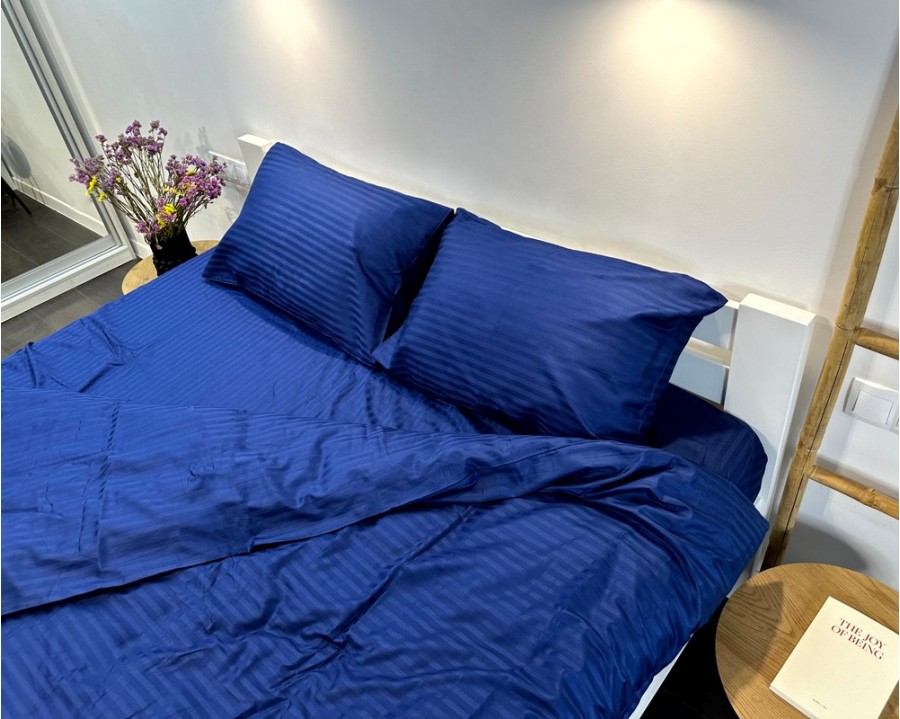 Постельное белье LARA d13211e160 dark blue сатин-страйп LUX с простынью на резинке 160х200х25 евро
