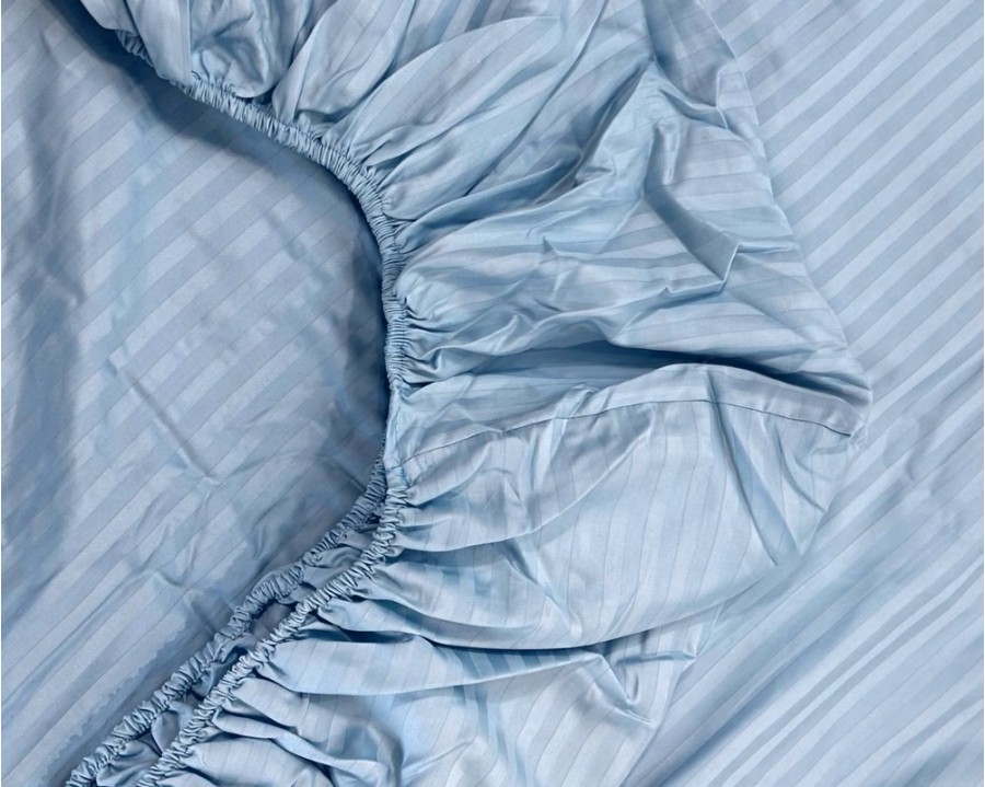Постельное белье LARA d13209e160 light blue сатин-страйп LUX с простынью на резинке 160х200х25 евро